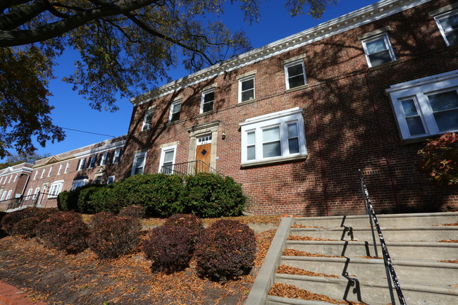 832 Taylor St NE in Washington, DC - Building Photo - Building Photo