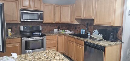1141 N 70th Way in Hollywood, FL - Foto de edificio - Building Photo