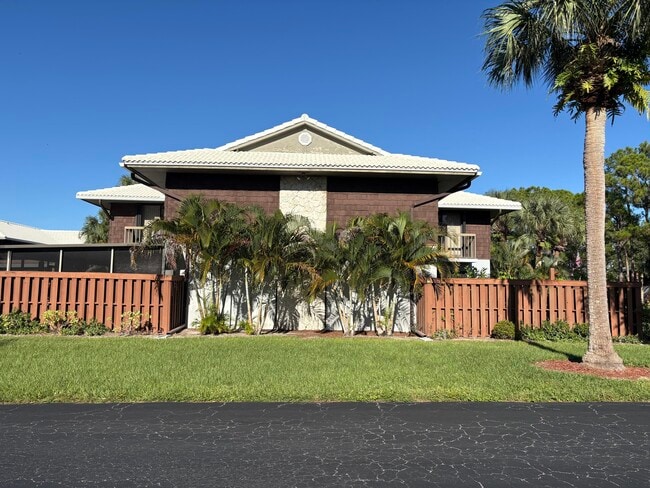 property at 203 SE Camelot Gardens Blvd