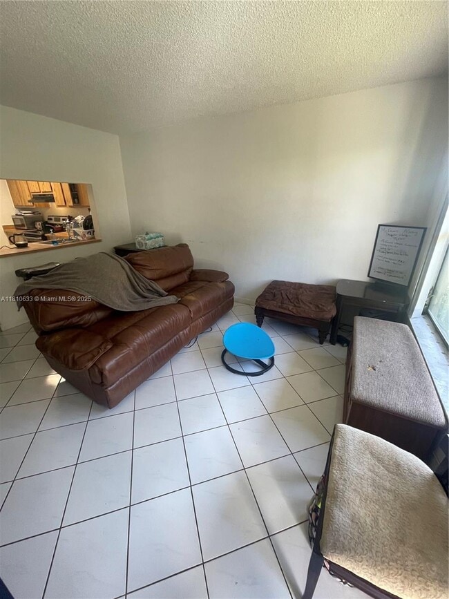 10041 Winding Lake Rd in Sunrise, FL - Building Photo - Building Photo