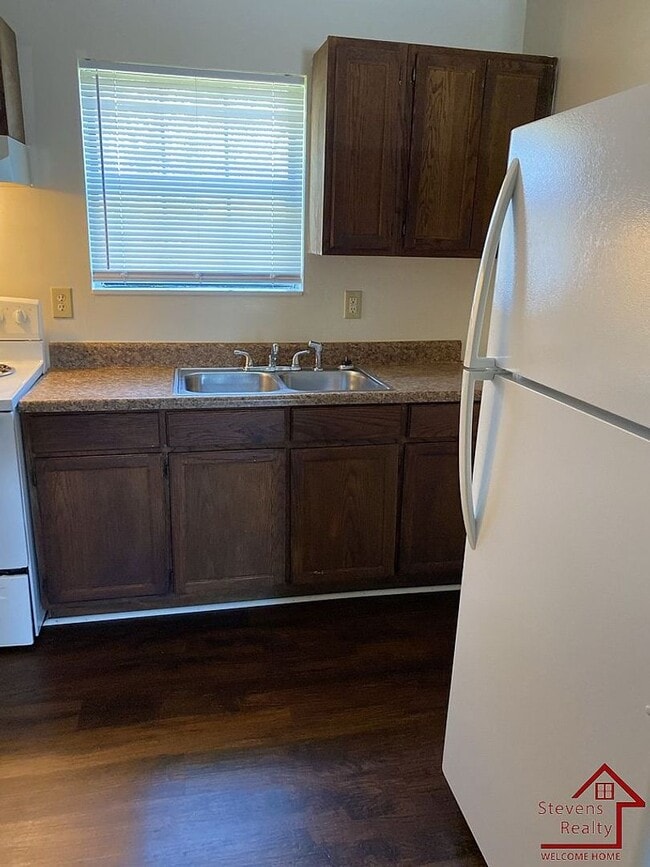 property at 220 Dogwood Pointe Dr