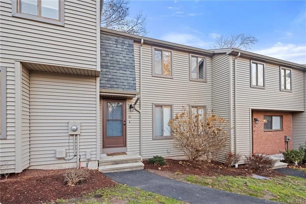 36 Hitching Post Ln in Glastonbury, CT - Building Photo