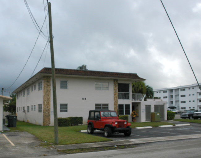 133 SE 4th Ave in Hallandale Beach, FL - Building Photo - Building Photo