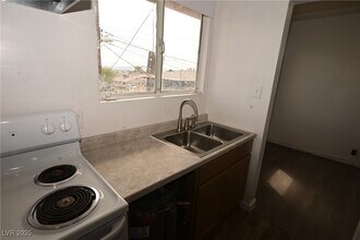 380 N 13th St-Unit -380 in Las Vegas, NV - Building Photo - Building Photo