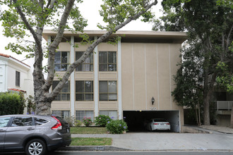 250 N Almont Dr in Beverly Hills, CA - Building Photo - Building Photo