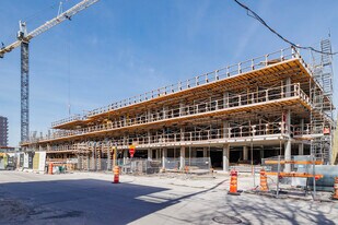 W9 Westbury in Montréal, QC - Building Photo