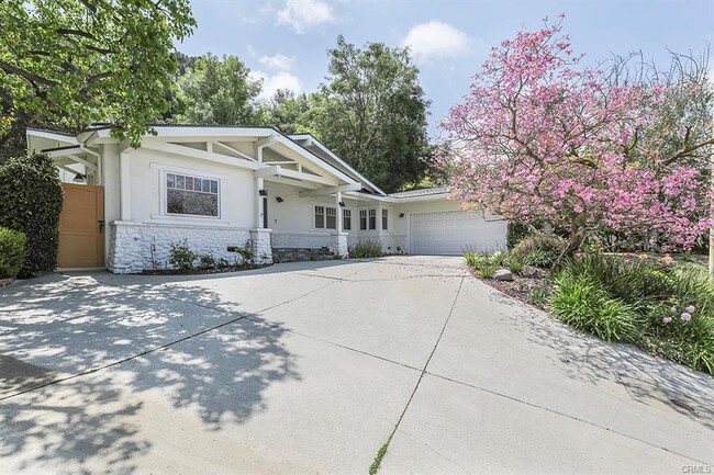 3325 Alana Dr in Los Angeles, CA - Building Photo - Building Photo