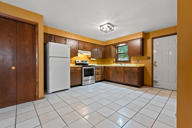 property at 1815 W Brewster St