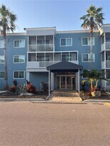 2755 Coconut Bay Ln, Unit 1313 in Sarasota, FL - Building Photo