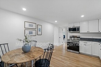 104 Mishawum Rd in Woburn, MA - Building Photo - Building Photo