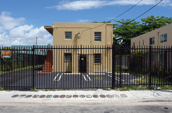 239 NW 16th St in Miami, FL - Building Photo - Building Photo