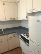 90 Winthrop Shore Dr, Unit 10 in Winthrop, MA - Building Photo