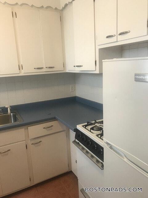 90 Winthrop Shore Dr in Winthrop, MA - Building Photo