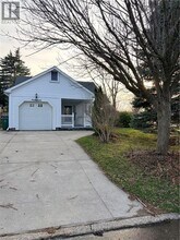 209 Haldane Ct in Waterloo, ON - Building Photo - Building Photo