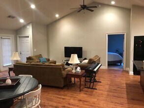 802 W Longleaf Dr in Auburn, AL - Building Photo - Building Photo