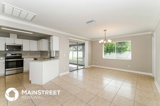 1023 SE 17th Ave in Cape Coral, FL - Building Photo - Building Photo