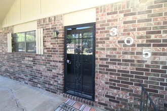 305 SW 10th St in Bentonville, AR - Foto de edificio - Building Photo