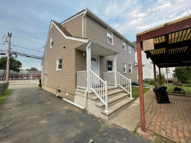 139 Colfax Ave in Clifton, NJ - Building Photo - Building Photo