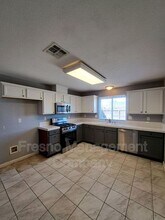 5619 E Pitt Ave in Fresno, CA - Building Photo - Building Photo