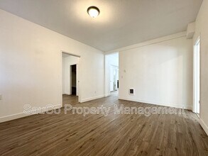 6423 SW Raab Rd in Portland, OR - Building Photo - Building Photo