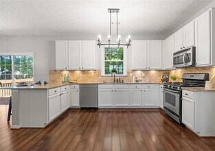 5353 Spike Ln in Suwanee, GA - Building Photo - Building Photo