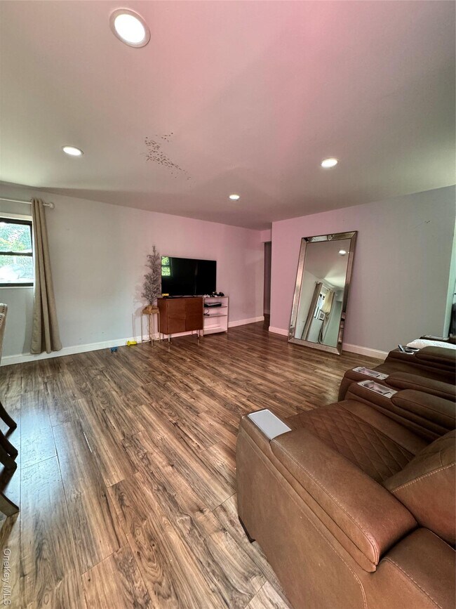 213 NY-82 in Fishkill, NY - Building Photo - Building Photo
