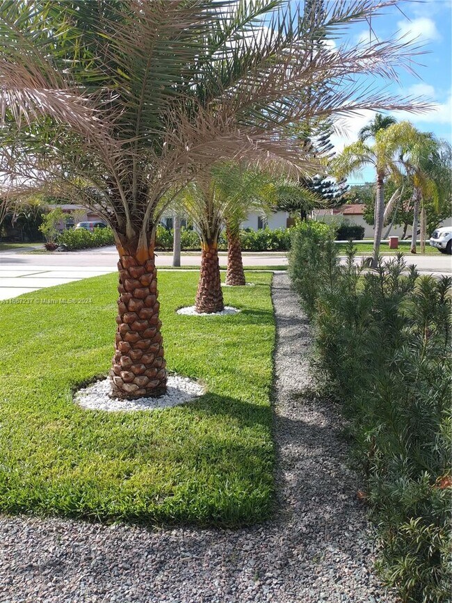 1819 NE 182nd St-Unit -Efficiency in North Miami Beach, FL - Building Photo - Building Photo