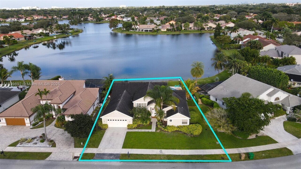 3100 Old Orchard Rd in Davie, FL - Building Photo