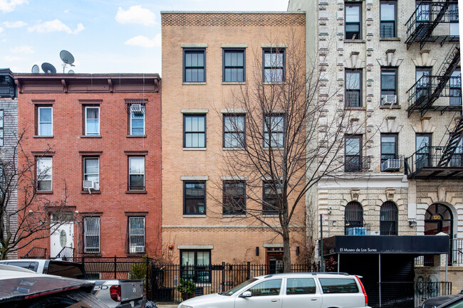 122 S 1st St in Brooklyn, NY - Building Photo - Primary Photo