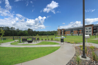 Courtyard Apartments in Zimmerman, MN - Foto de edificio - Building Photo