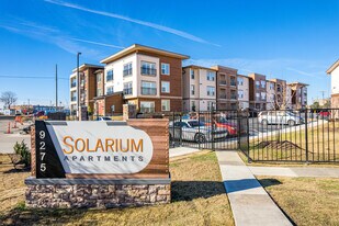 Solarium Apartments in Dallas, TX - Building Photo