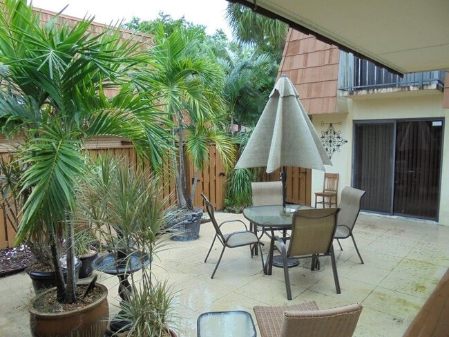 505 Live Oak Ln in Boynton Beach, FL - Building Photo - Building Photo