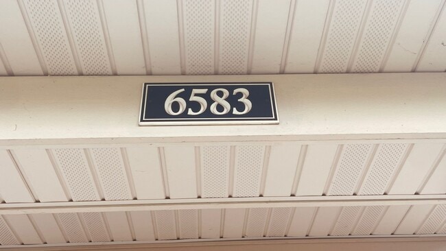 6583 Linwood Drive in Albertville, MN - Foto de edificio - Building Photo