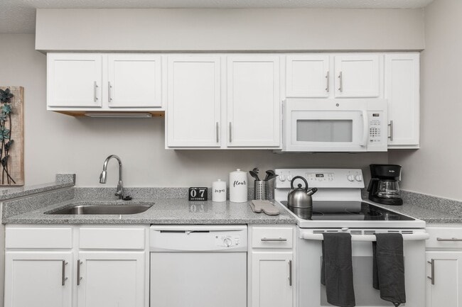The Masters Apartments in Indianapolis, IN - Building Photo - Building Photo