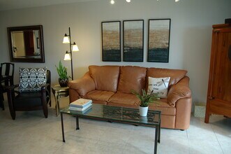 575 Oaks Ln, Unit 303 in Pompano Beach, FL - Building Photo - Building Photo