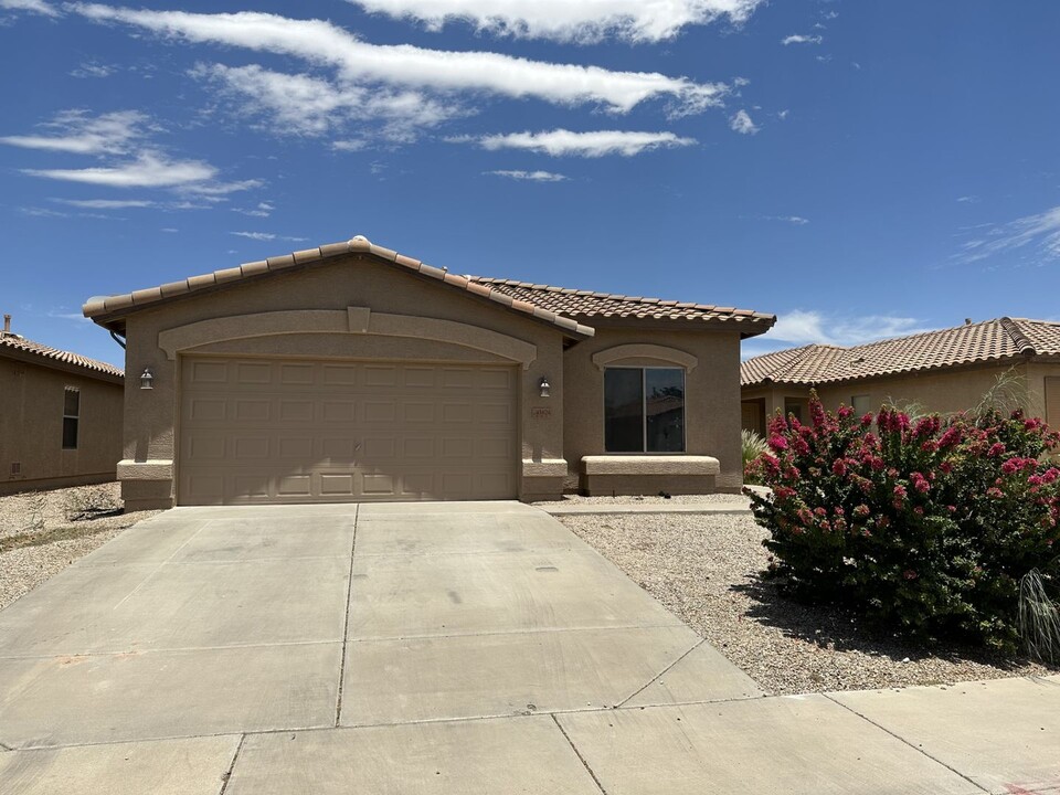 43826 Rio Grande Dr in Maricopa, AZ - Building Photo