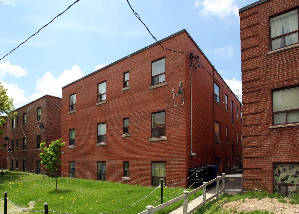 1020 O'connor Dr in Toronto, ON - Building Photo