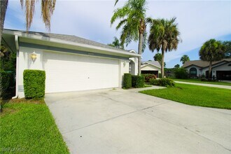 10201 Regent Cir in Naples, FL - Building Photo - Building Photo