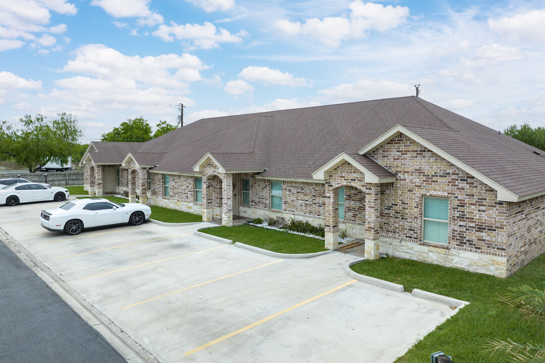 209 W Mile 14 1/2 N in Weslaco, TX - Foto de edificio