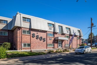 Villas At Gage Point in Denver, CO - Foto de edificio - Building Photo