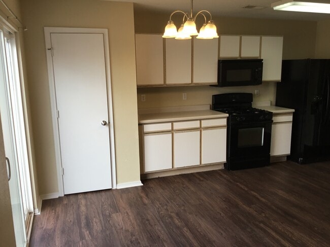 8109 Tangerine Pl NW in Albuquerque, NM - Building Photo - Building Photo