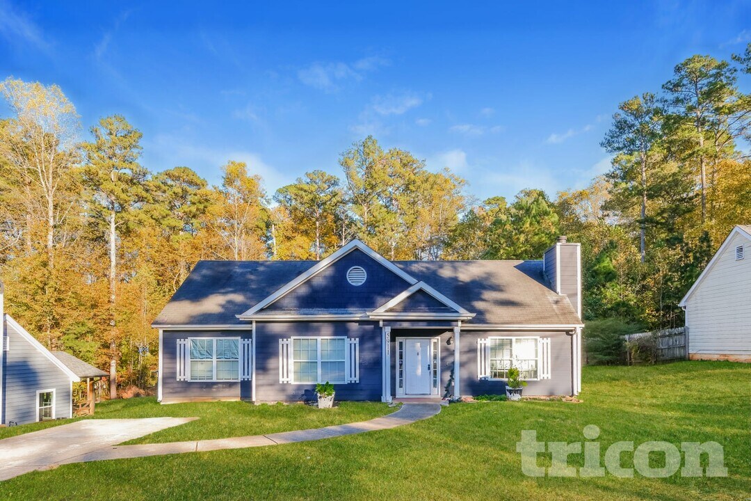 5911 Dunn Rd in Mableton, GA - Foto de edificio