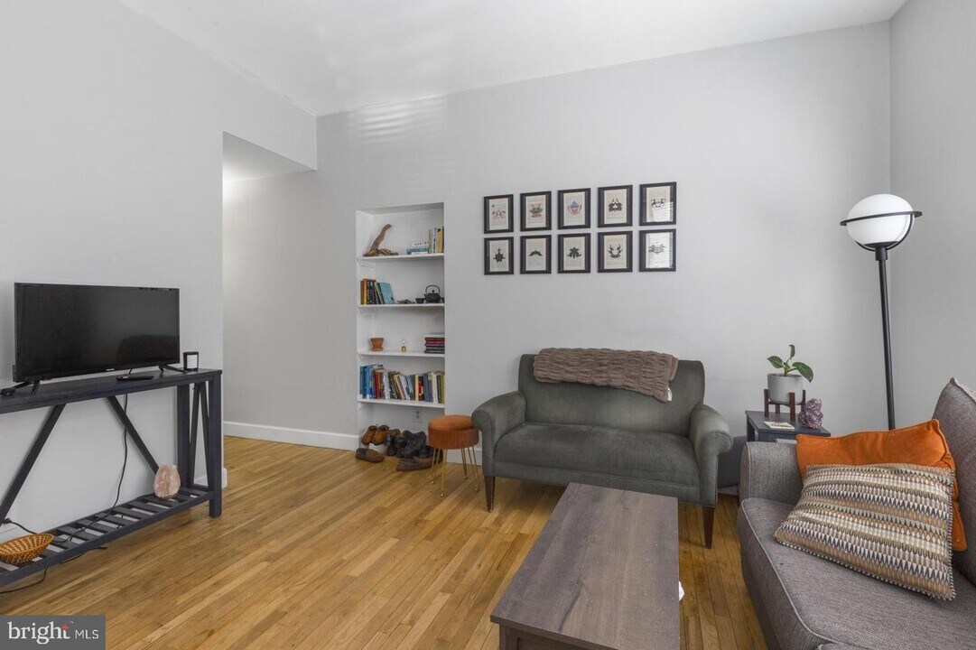 242 S 13th St Photo
