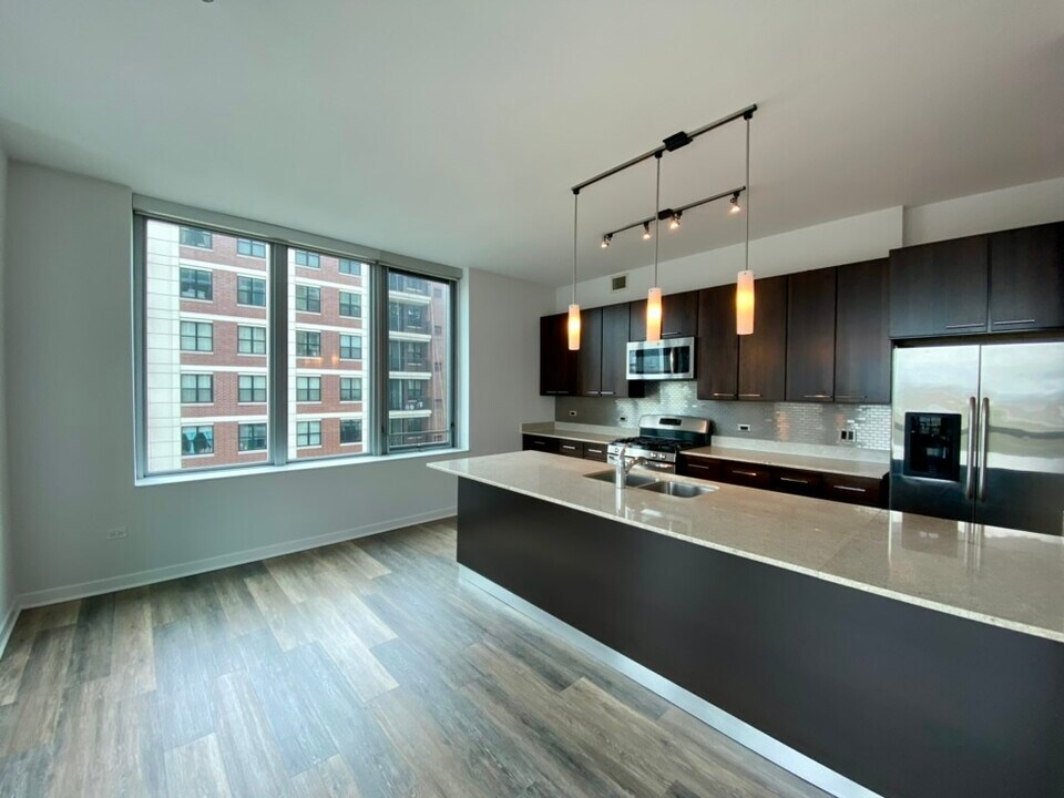 668 N Kingsbury St, Unit 1202 in Chicago, IL - Building Photo