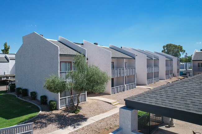 Woodbridge Apartment Homes in Phoenix, AZ - Building Photo - Building Photo