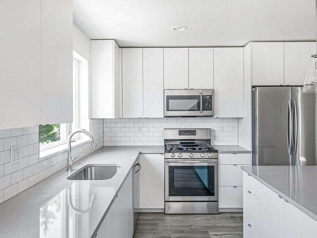 3654 SE 67th Ave in Portland, OR - Building Photo - Building Photo