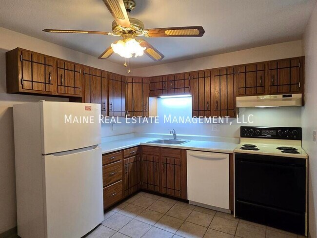 10 Tall Pines Dr in Lewiston, ME - Building Photo - Building Photo