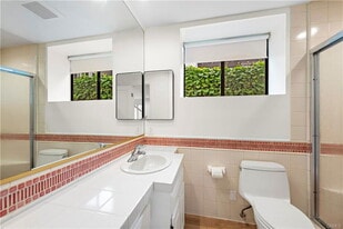 405 Heliotrope Ave in Newport Beach, CA - Building Photo