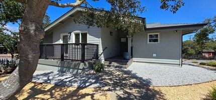 5136 Hillcrest Dr in Cambria, CA - Building Photo - Building Photo