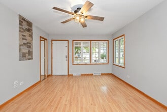 8818 Fairway Dr in Orland Park, IL - Building Photo - Building Photo